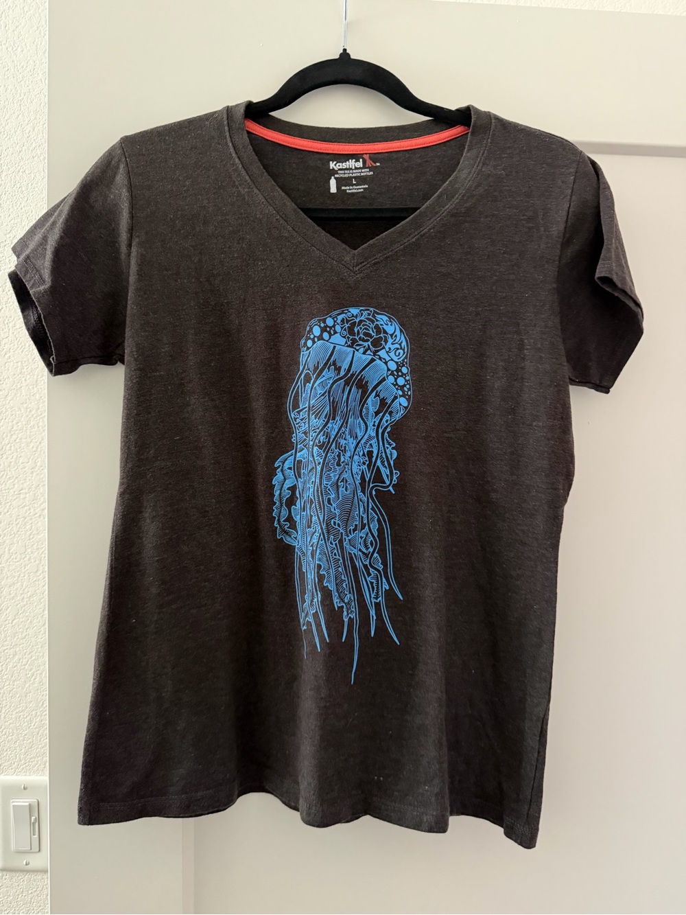 Brand new Monterey Bay Aquarium Black V-Neck Tee with Blue Jellyfish Graphic